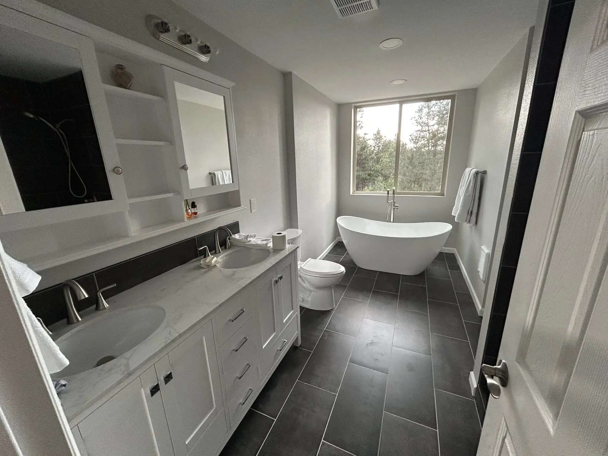 H&B Construction Bathrooms project photo 45